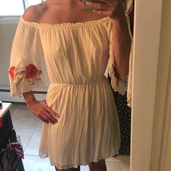 Gorgeous cream off the shoulder dress - Picture 4 of 6